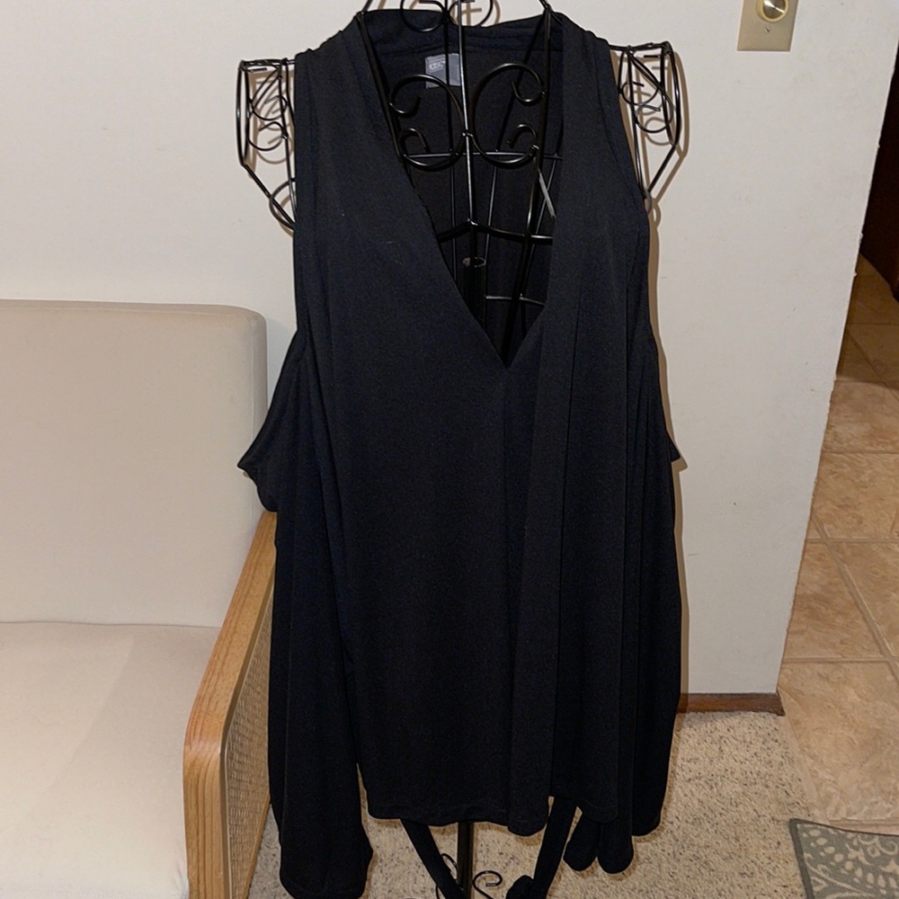 Cold shoulder black top